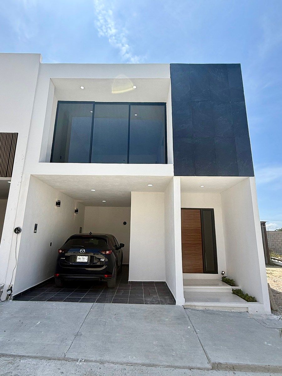 SMART HOUSE FOR SALE IN BOSQUES DE LA TRINIDAD!, photo 1 of 19