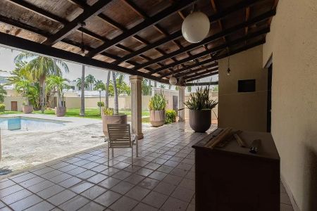 CASA À VENDA EM ITZIMNA COM AMPLA TERRENO