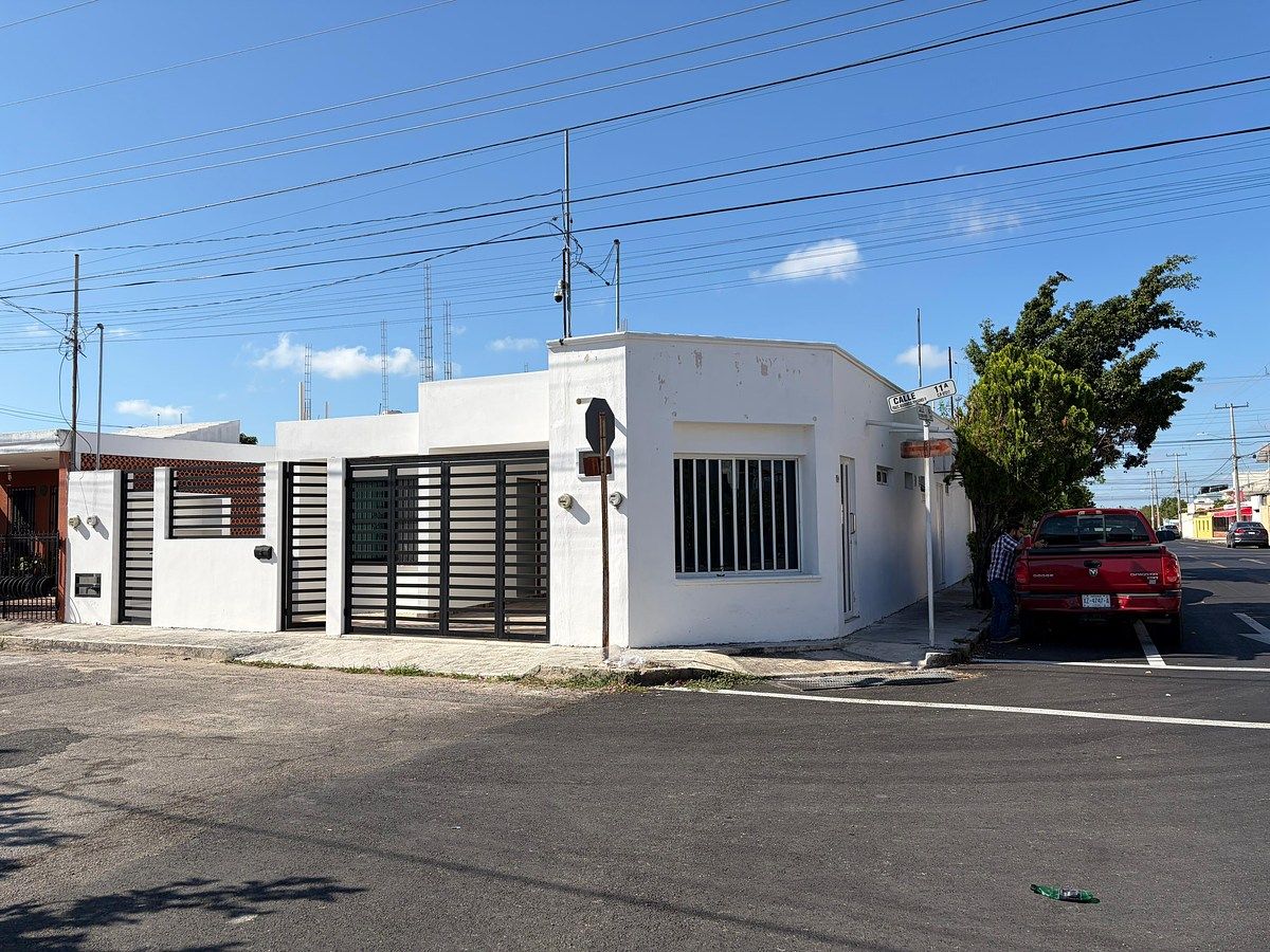 CASA REMODELADA À VENDA COM 3 APARTAMENTOS | RESIDENCIAL PENSIONES IV ETAPA, foto 1 de 15