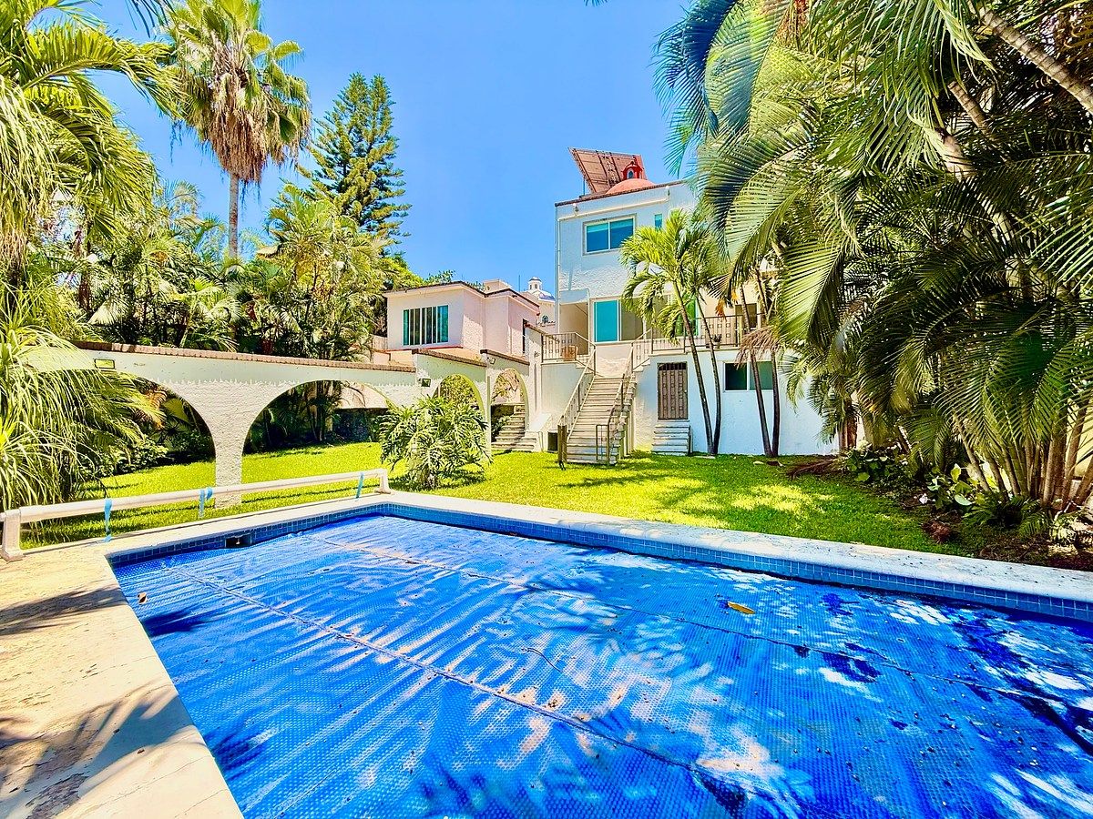 Casa à Venda em Palmira, Cuernavaca | 912 m² Terreno | Piscina | Bangalô, foto 1 de 33