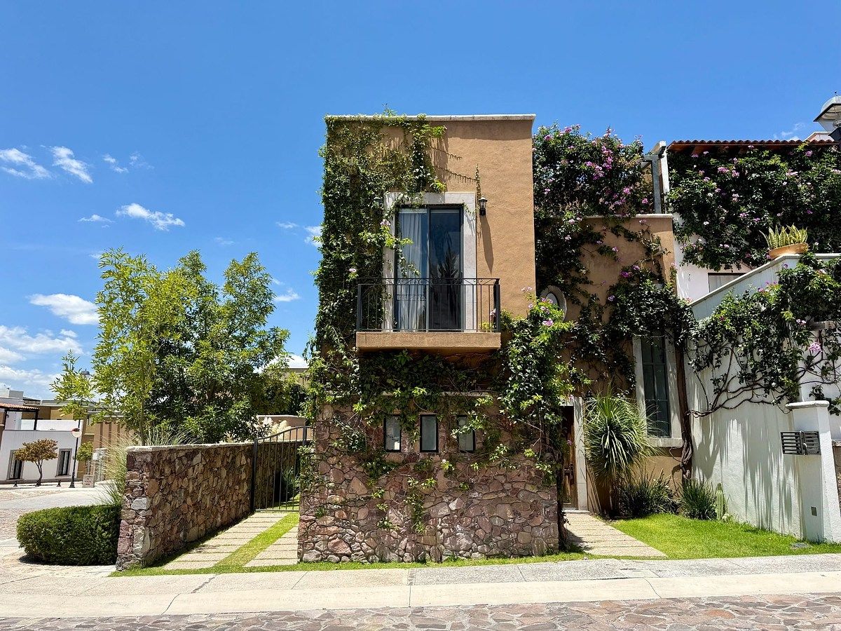 Casa de 4 recámaras en San Miguel de Allende en privada con amenidades, foto 1 de 17