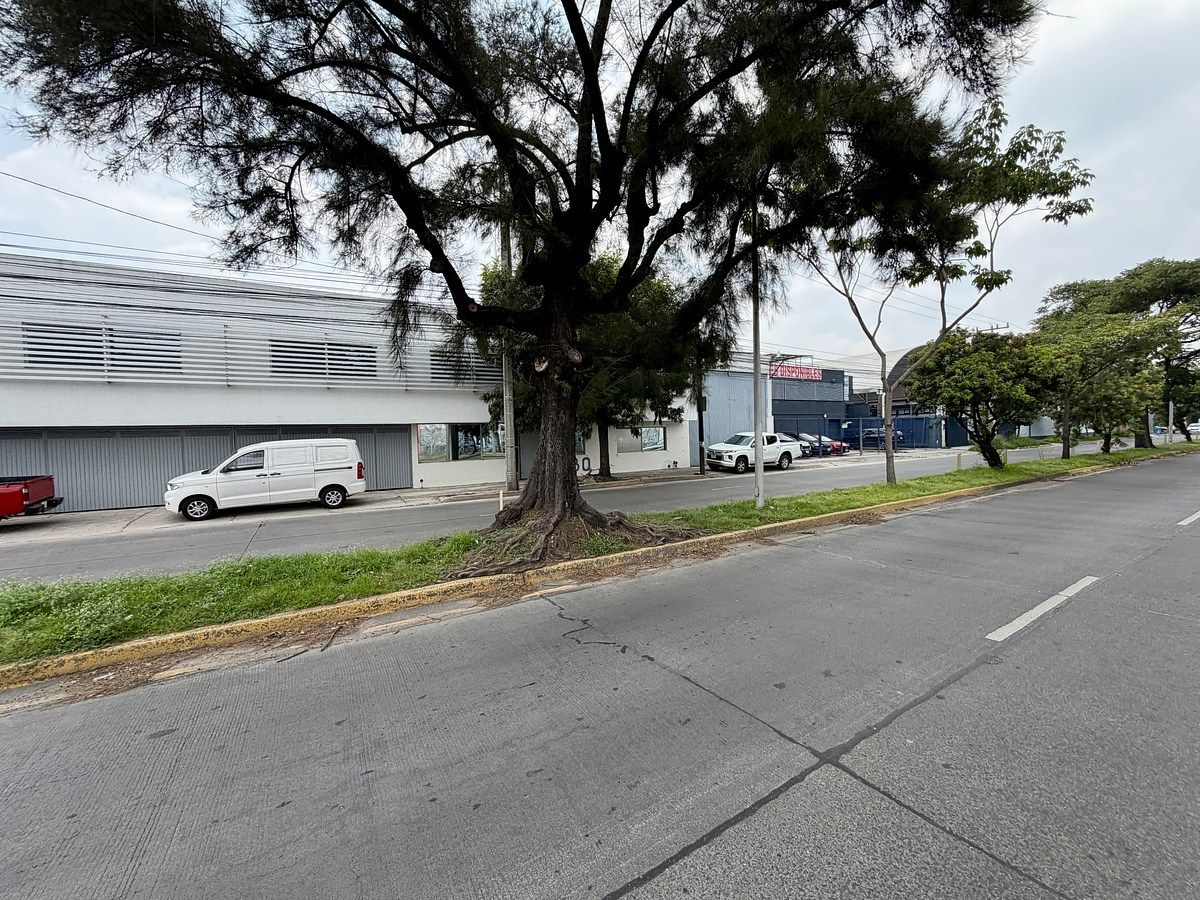 BODEGA EN RENTA 3,000 M2 EN ZONA INDUSTRIAL GUADALAJARA LOSA DE CONCRETO, foto 1 de 7
