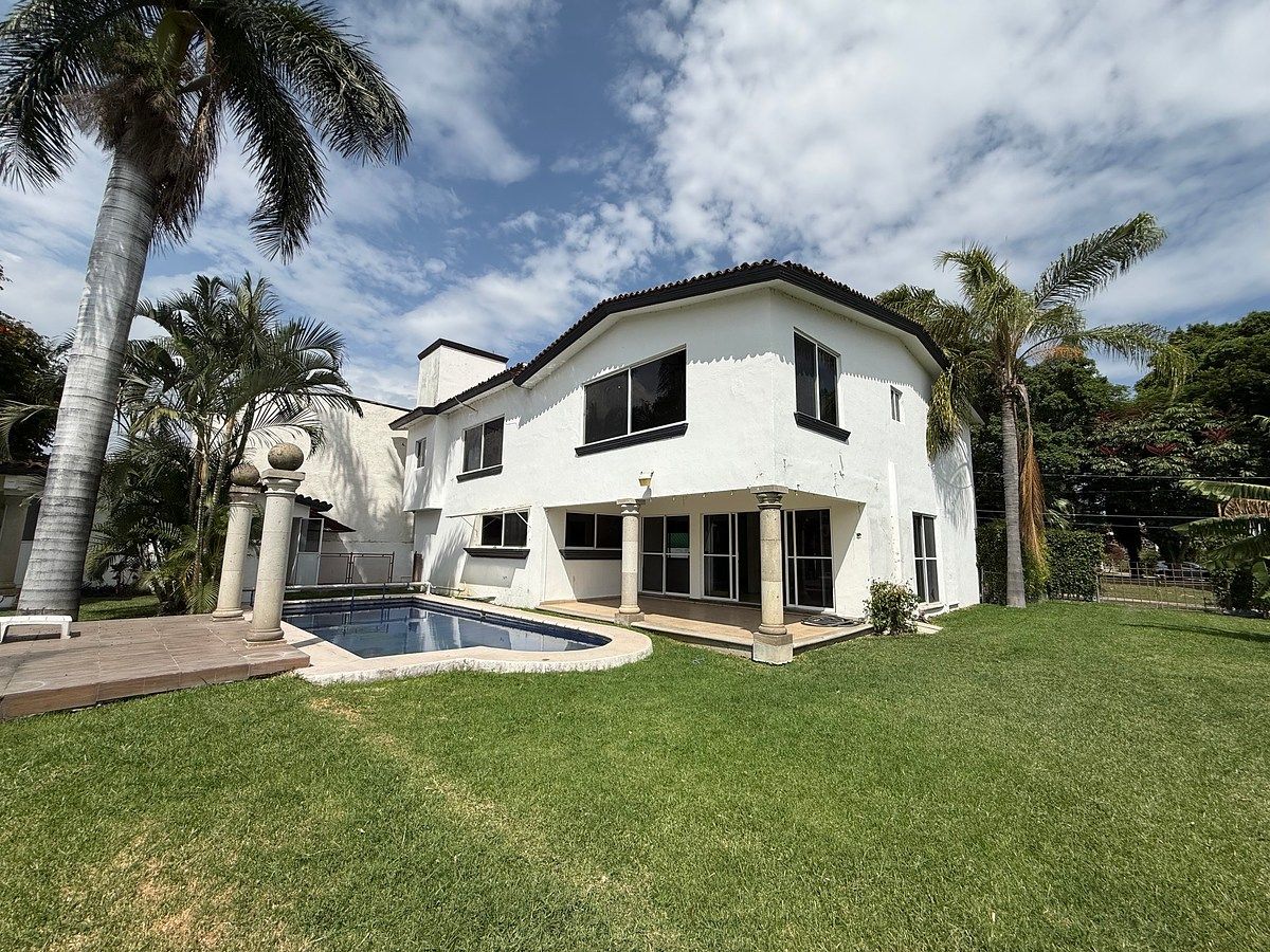 Sale of house in Lomas de Cocoyoc, photo 1 of 49