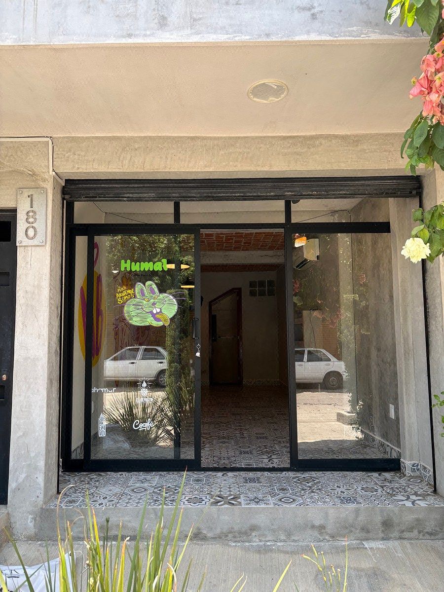Fachada del local, photo 1 of 11