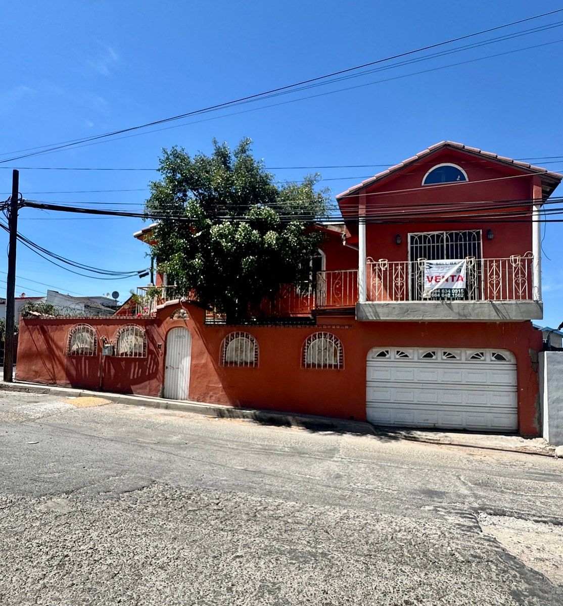 PROPRIEDADE EM ESQUINA COM CASA PRINCIPAL + 4 APARTAMENTOS | LA MESA, foto 1 de 40