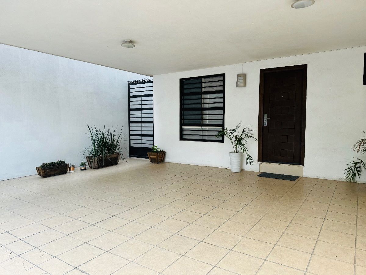 Casa em Lomas Quetzales, García, foto 2 de 21