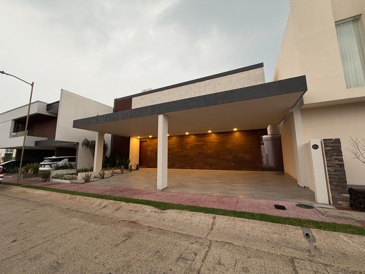 CASA EN VENTA EN FRAC. PUERTA DE HIERRO, foto 1 de 20