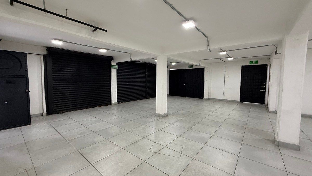 Commercial premises on the street just a block from Marina Nacional, photo 1 of 4