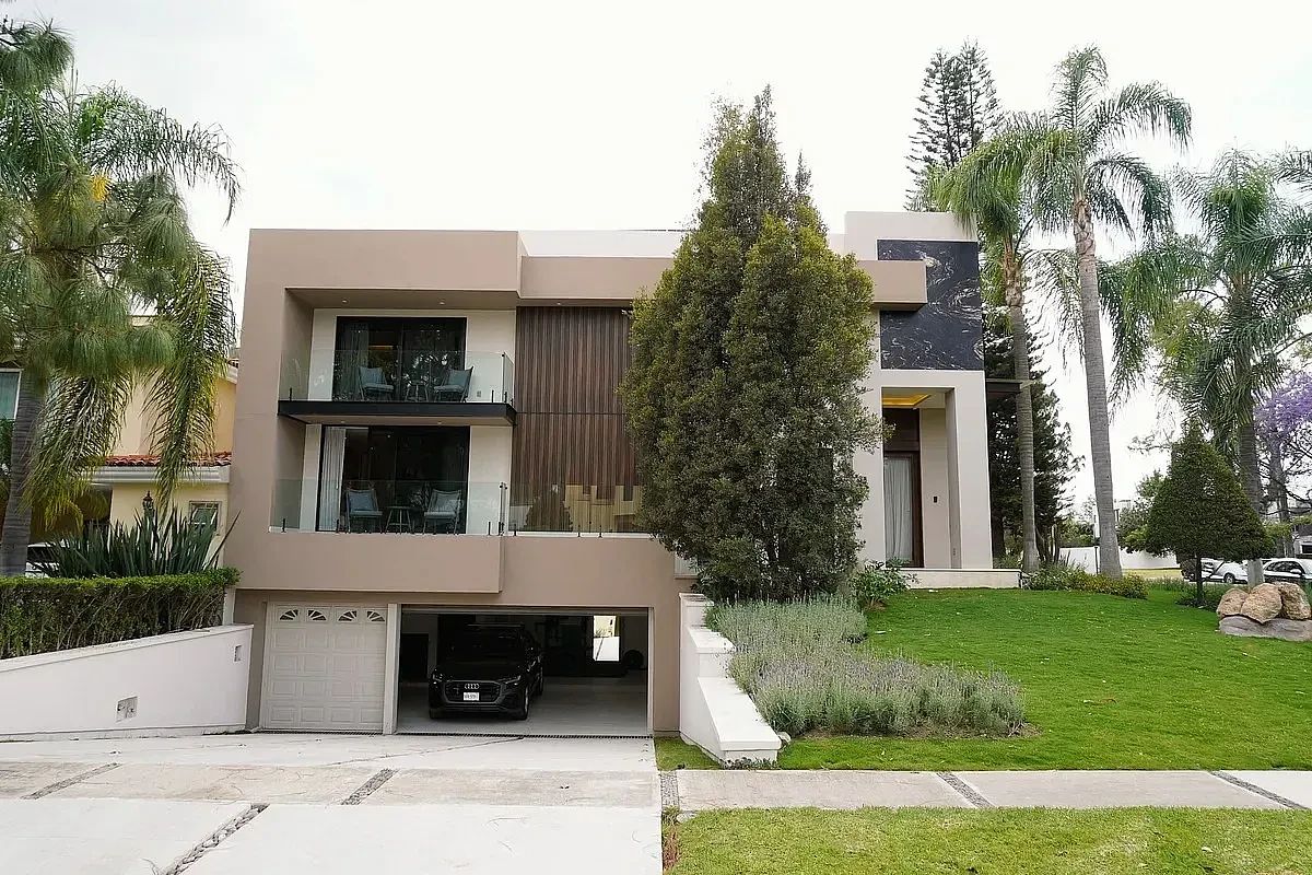 Author's house - Completely remodeled and equipped, photo 1 of 32