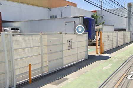 BODEGA CON CÁMARA DE REFRIGERACIÓN sobre Av. Constituyentes