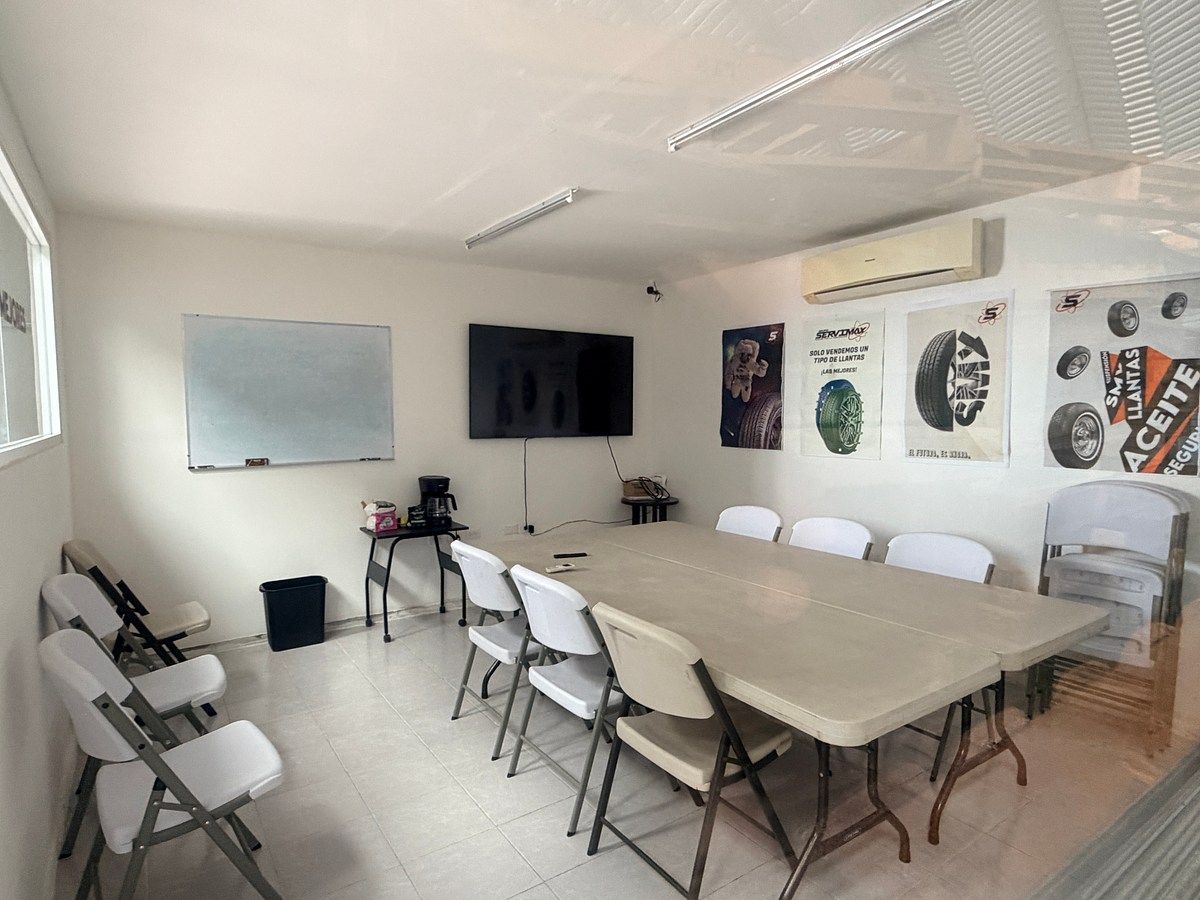 Local comercial en Pensiones, Mérida, foto 13 de 25