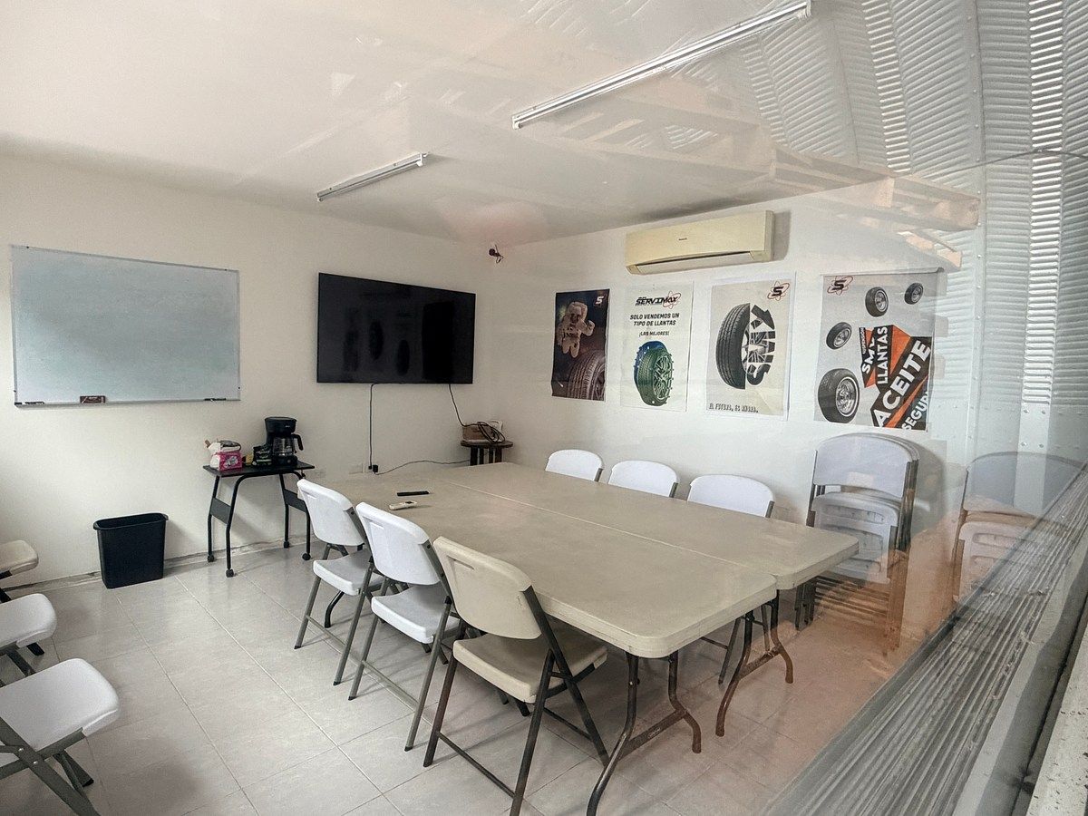 Local comercial en Pensiones, Mérida, foto 15 de 25