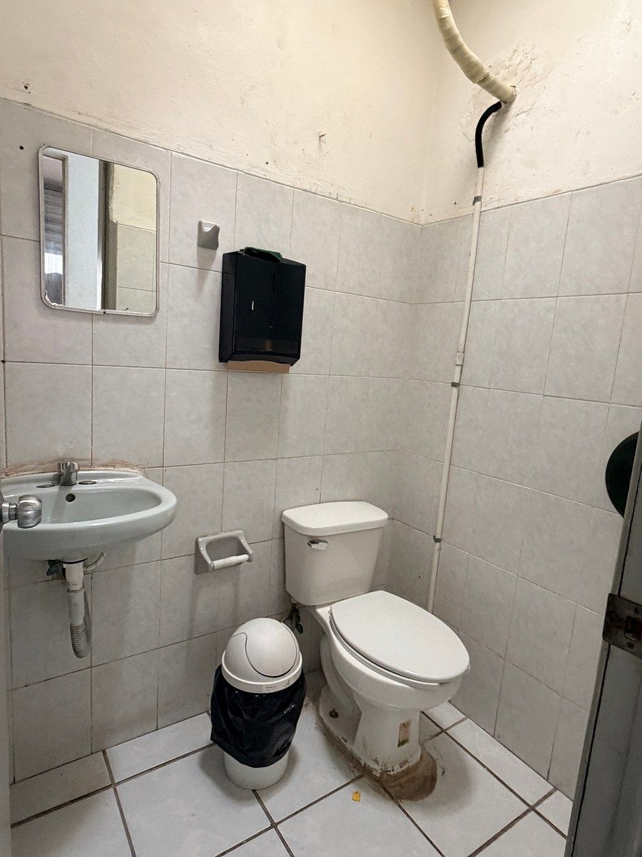 Local comercial en Pensiones, Mérida, foto 23 de 25