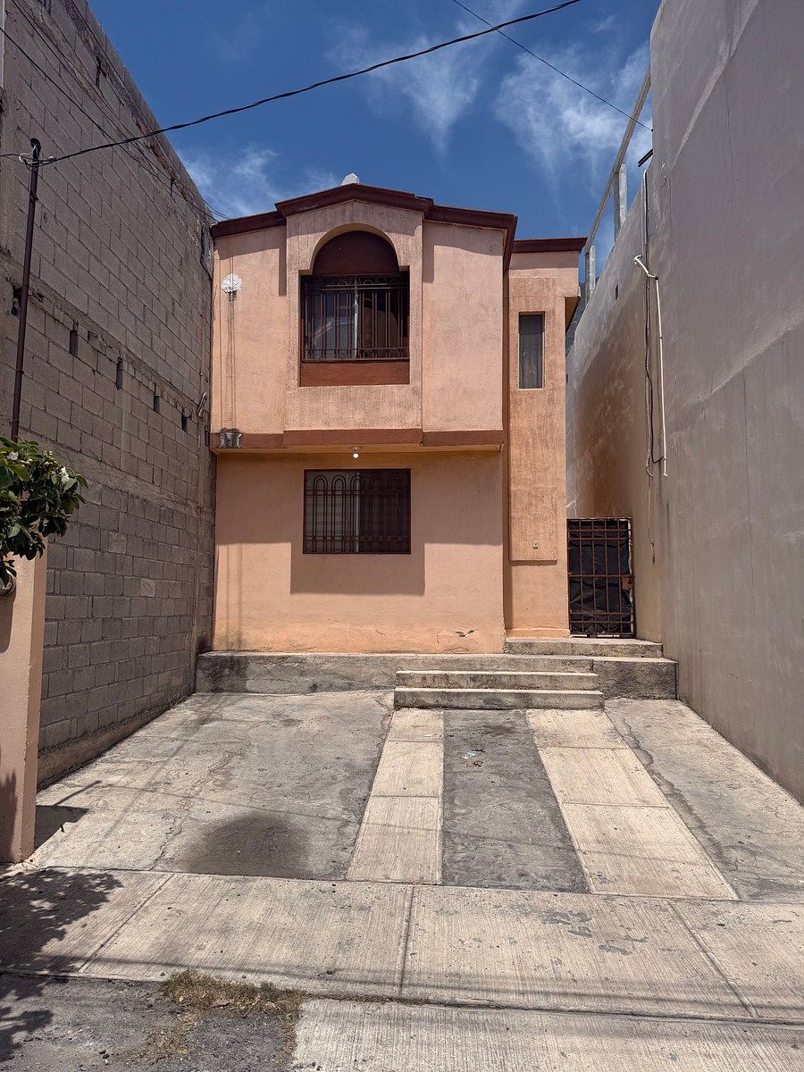 2-bedroom house with a large yard and garage, photo 1 of 9