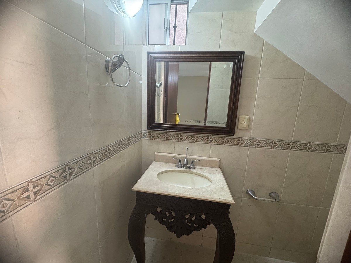 House in Mirador de la Silla, Guadalupe, photo 5 of 25