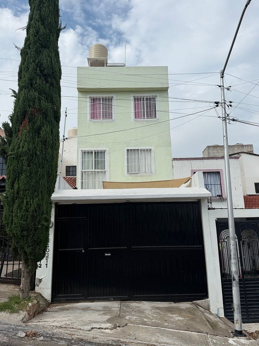 VENDA CASA JARDINS DE SANTIAGO 4 QUARTOS, foto 1 de 16