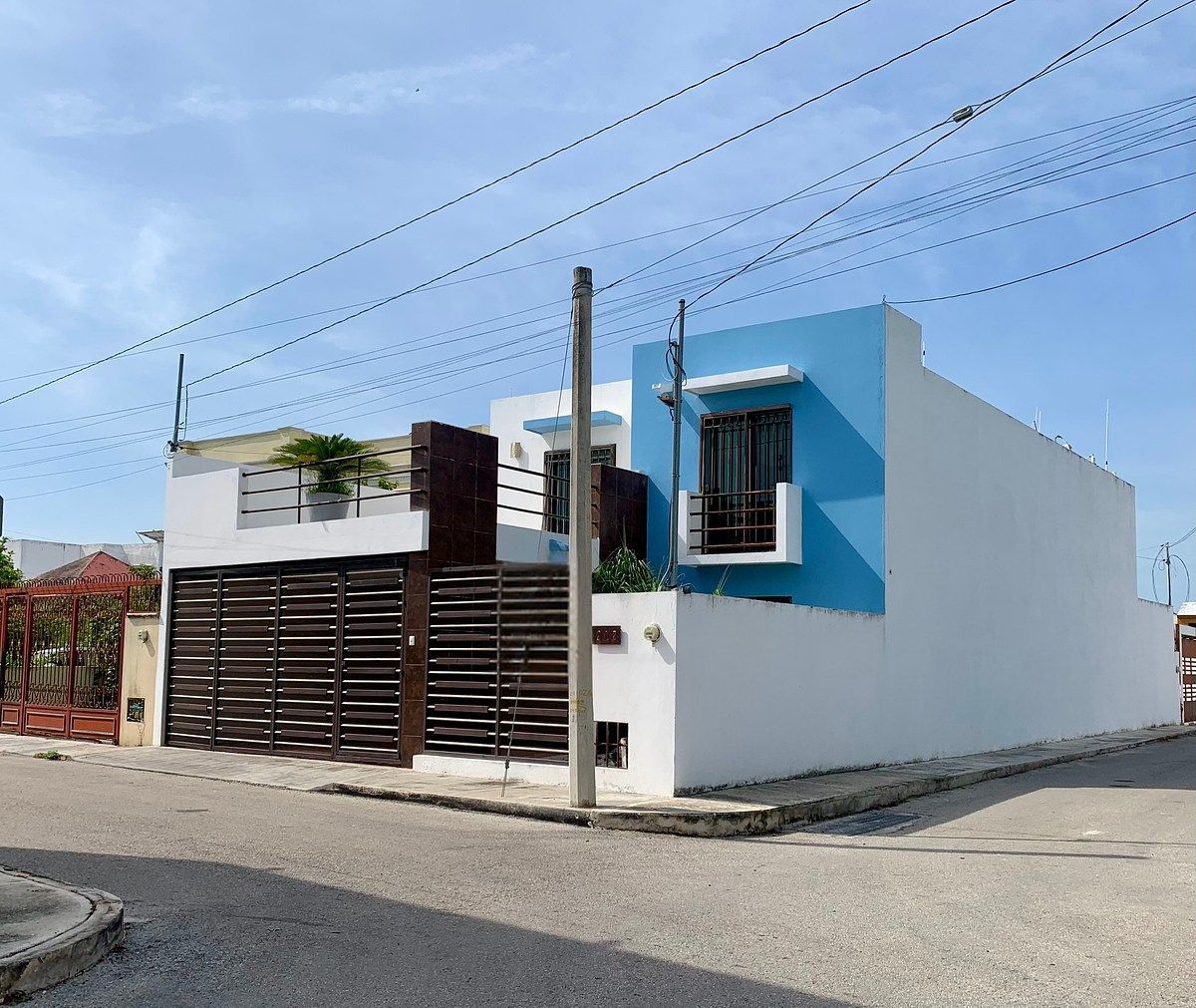 Corner House in Chuburná de Hidalgo, photo 1 of 32
