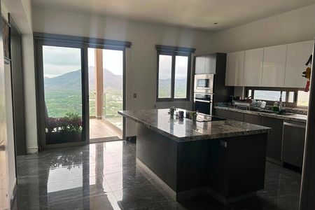 HOUSE FOR SALE LOMA BONITA