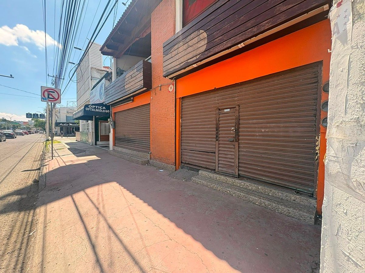 Dos cortinas de acceso, foto 1 de 15