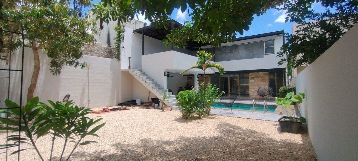 Residência em Sodzil Norte com piscina, foto 1 de 31