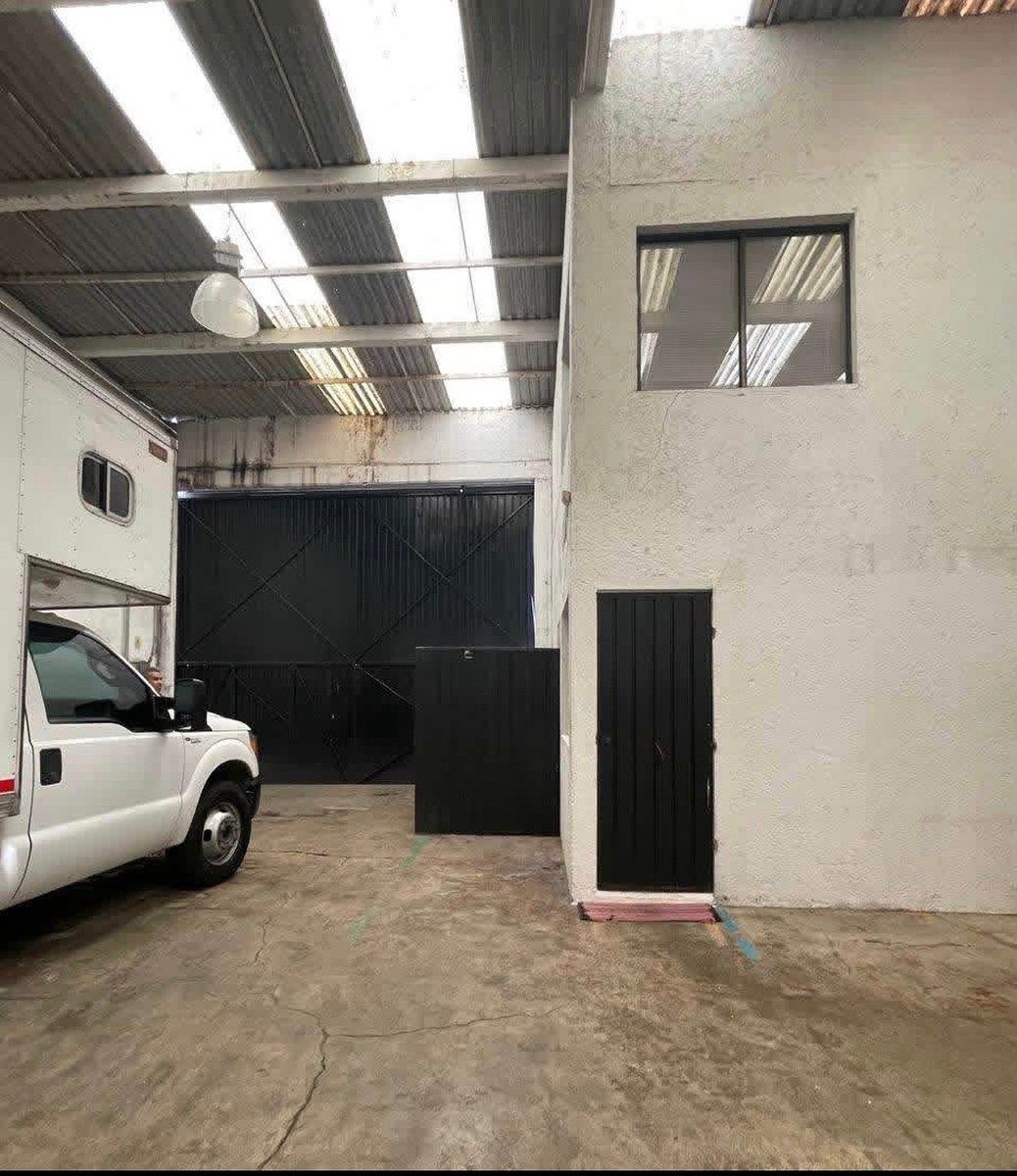WAREHOUSE WITH OFFICE, ARBOLEDAS, TLALNEPANTLA, photo 1 of 11