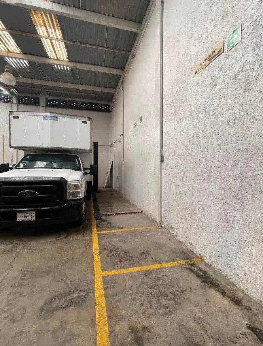 Commercial Storage Unit in Las Arboledas, Tlalnepantla de Baz, photo 4 of 11