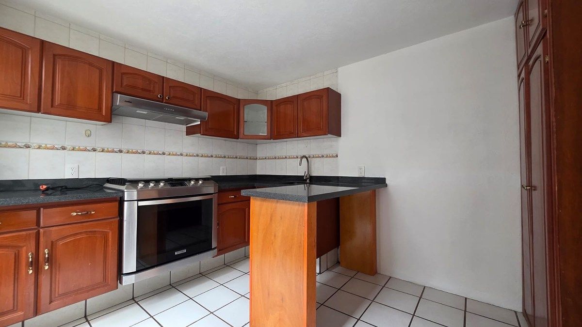 House in Gated Community in Parques Del Nilo, Guadalajara, photo 5 of 14