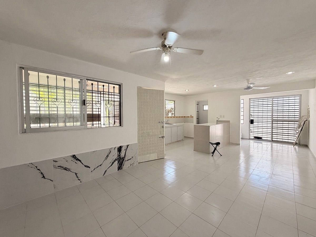 CASA SEM MOBÍLIA COM APARTAMENTO INDIVIDUAL, foto 1 de 17