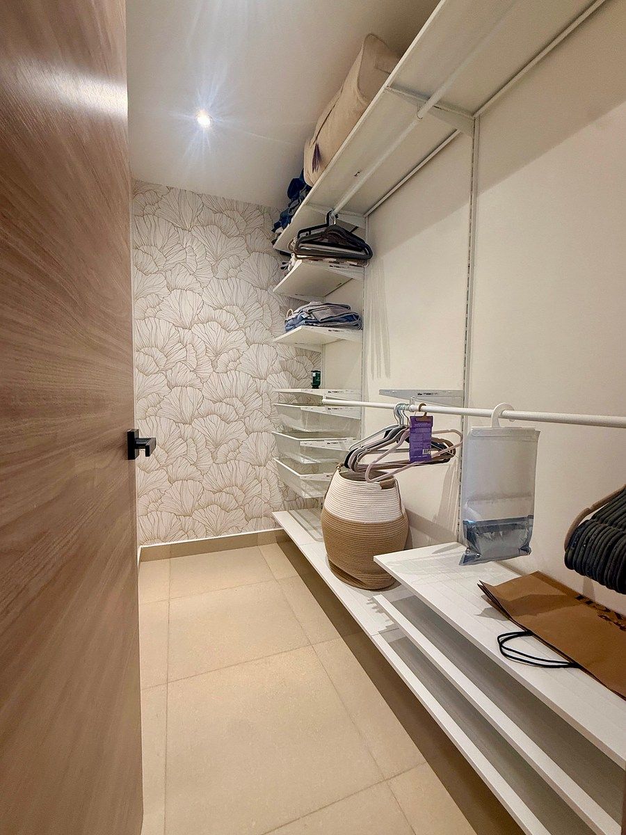 Walk-in closet / vestidor, foto 9 de 11