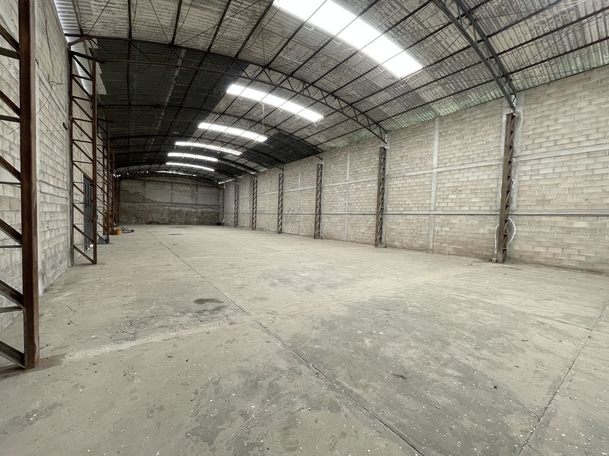 Commercial Storage Unit in San Bartolomé Coatepec, Huixquilucan, photo 2 of 15