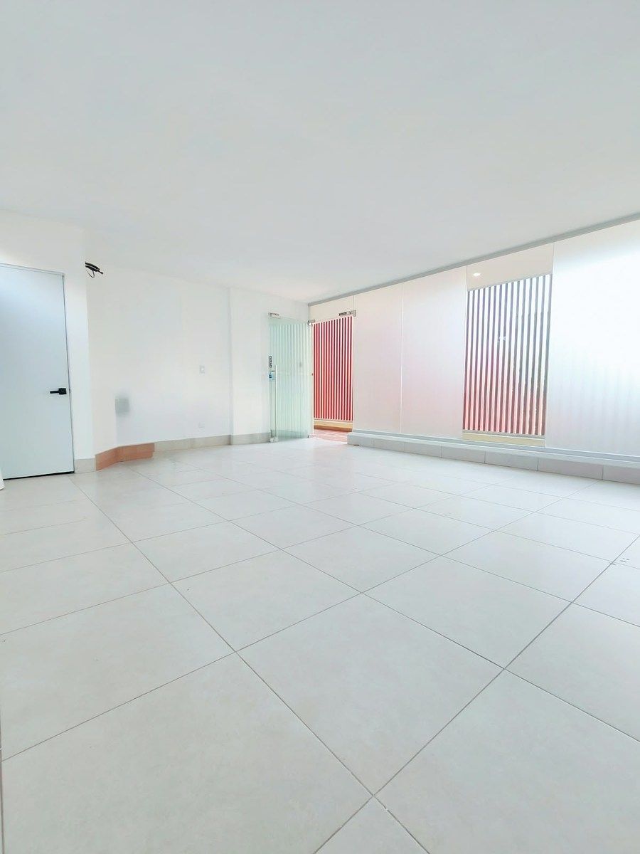 Local Comercial en ALQUILER en LOS PRADOS con fácil acceso I 2DO NIVEL, foto 1 de 4