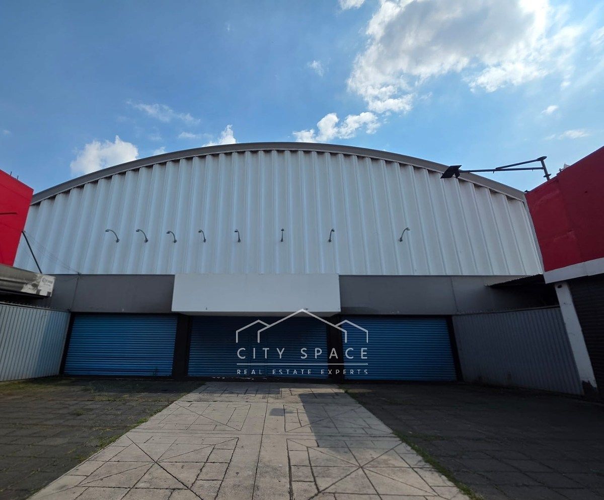 BODEGA COMERCIAL en RENTA en BOSQUES DEL LAGO, foto 1 de 4