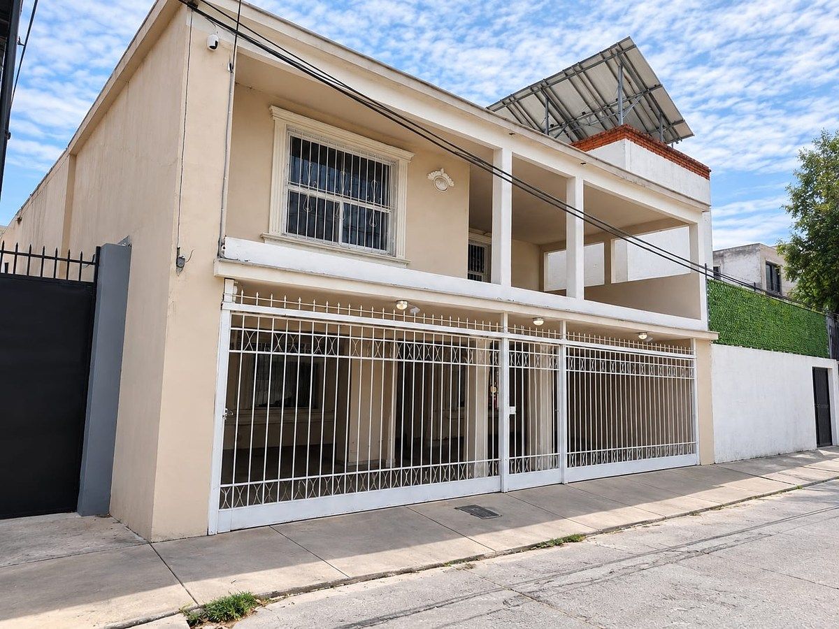CASA EN VENTA EN CALLE CHUCHO MTZ, foto 1 de 15