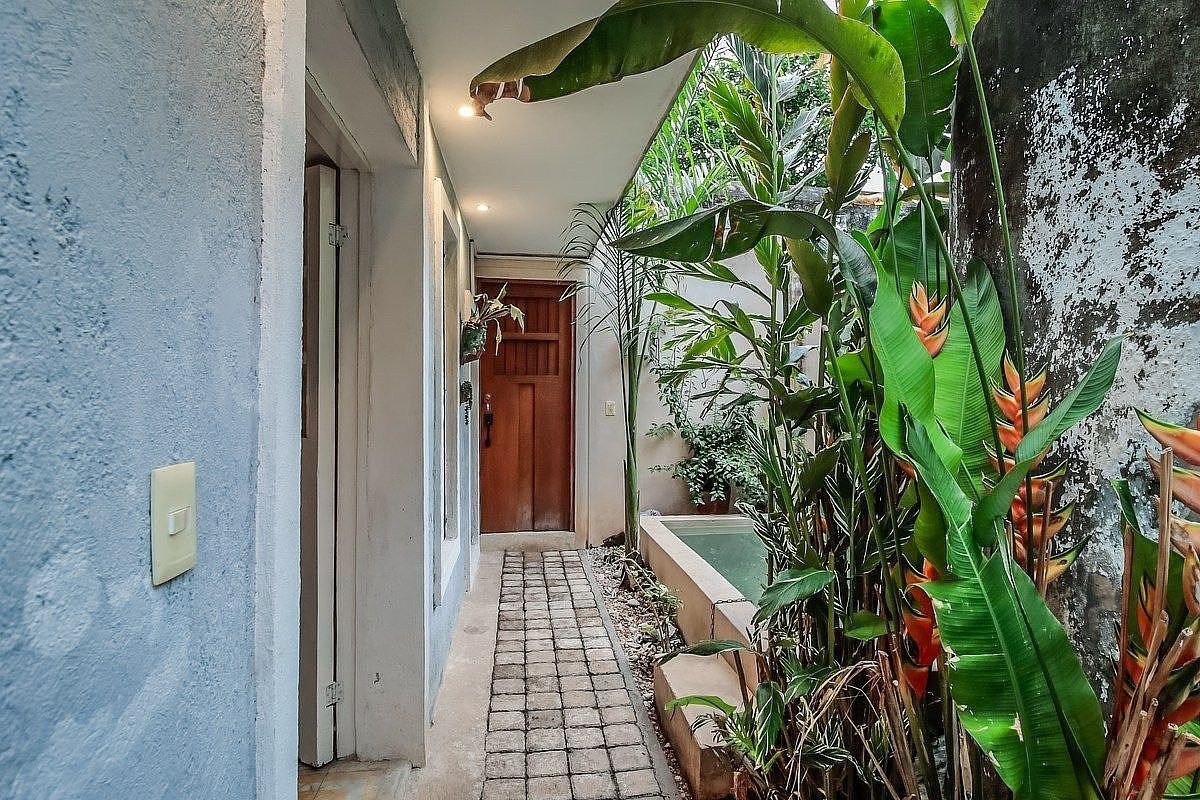 RENTED HOUSE REMODELED IN THE CENTER OF MÉRIDA | 4 BEDROOMS | POOL | TERRACE, photo 1 of 19