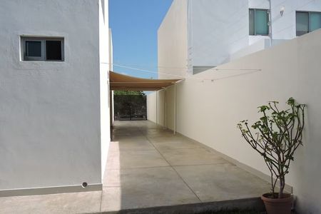 VENTA DE CASA EN TEMOZON, CON PANELES
