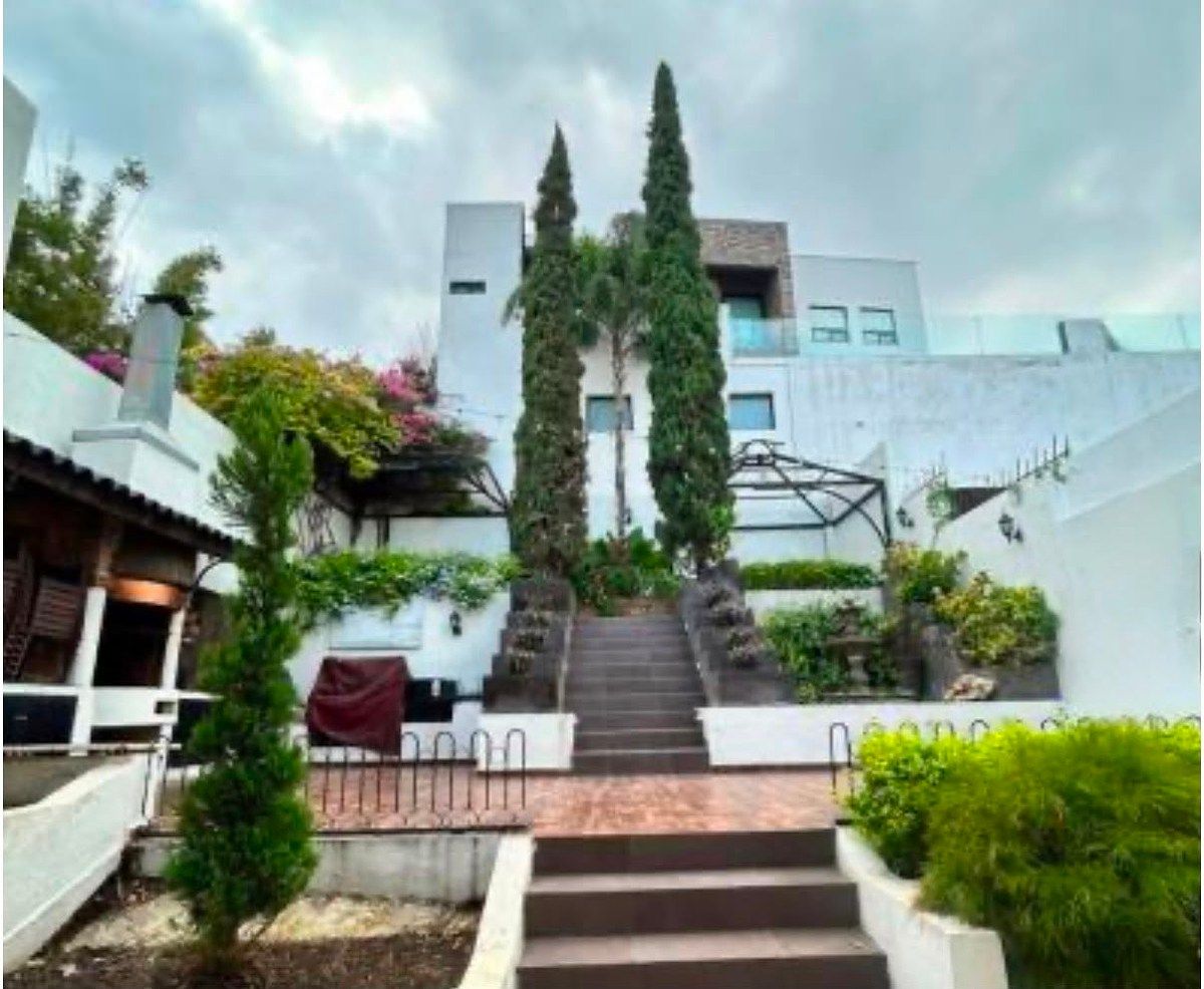Lomas del Roble House for Sale, photo 1 of 14