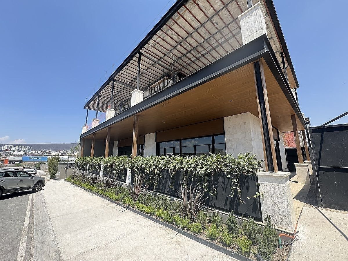 Local comercial en Lomas del Campanario Norte, Querétaro, foto 4 de 16