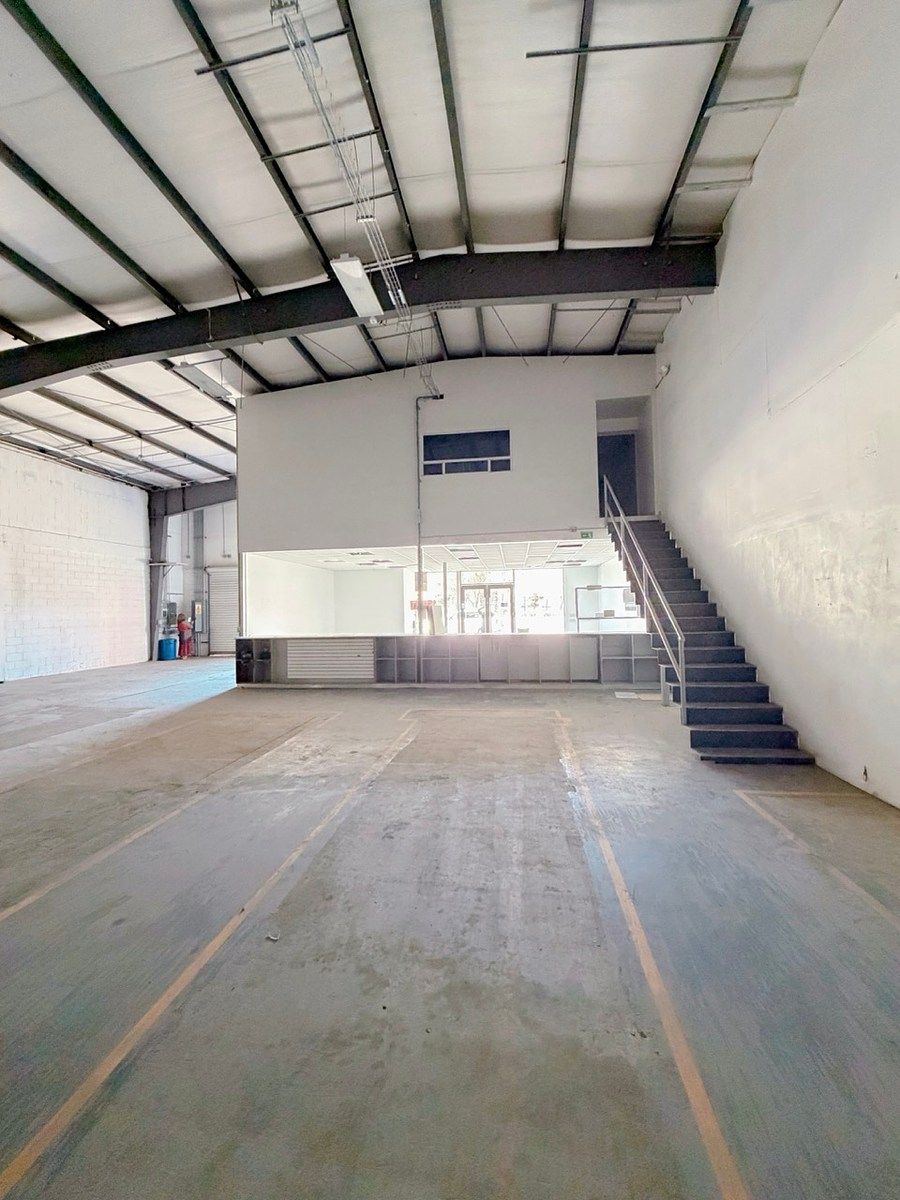 RENT | COMMERCIAL SPACE WITH LARGE WAREHOUSE IN OTAY INDUSTRIAL CITY, photo 1 of 21