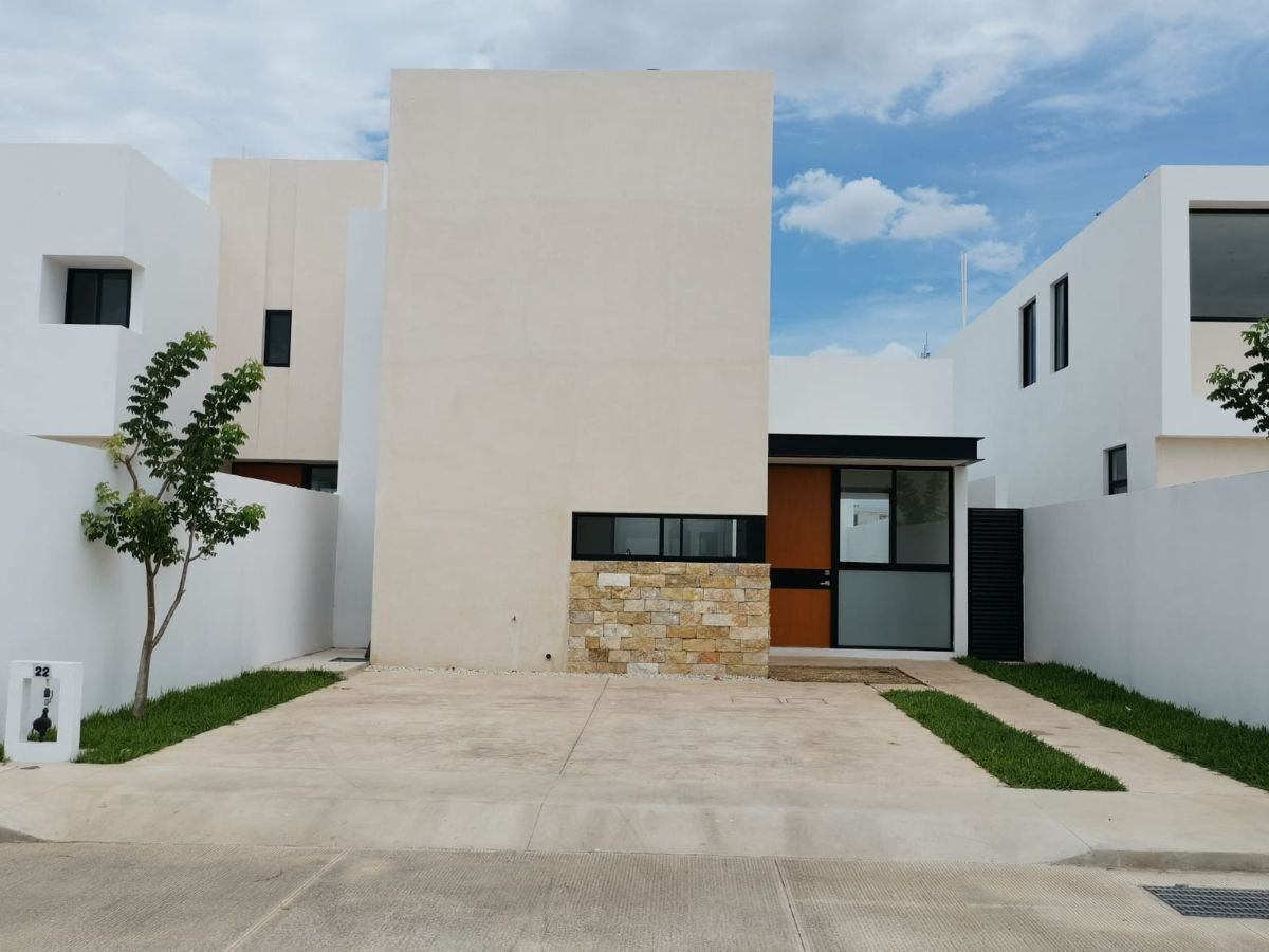 Casa de una planta en Mérida, en RENTA, privada residencial., foto 1 de 25