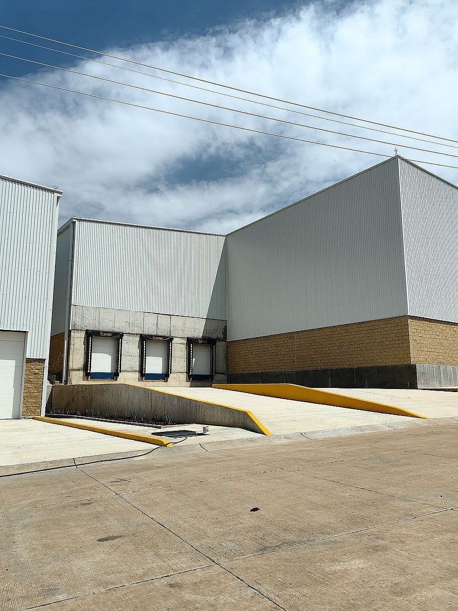 Prédio industrial em San José del Castillo, El Salto, foto 10 de 14