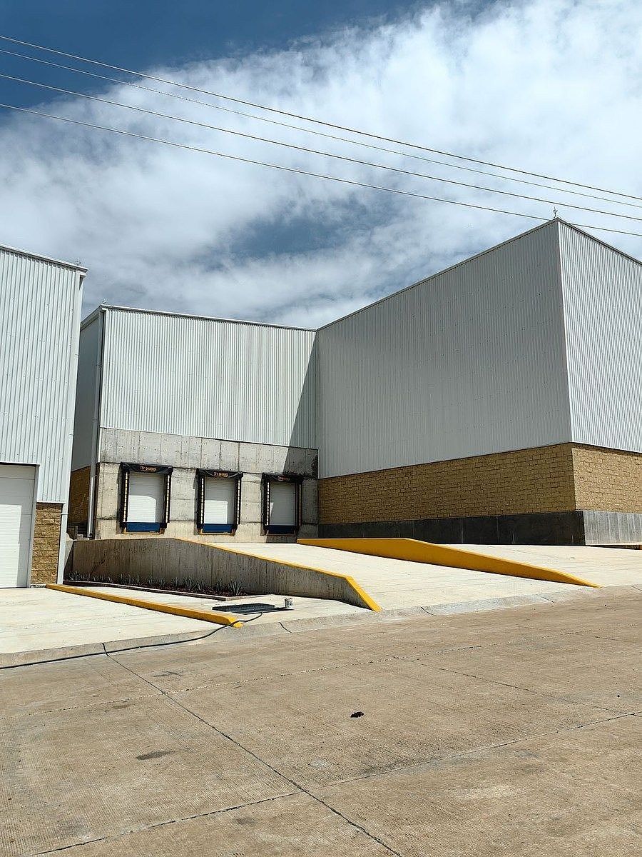 Prédio industrial em San José del Castillo, El Salto, foto 2 de 14
