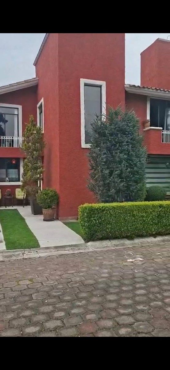 FOR SALE BEAUTIFUL HOUSE IN CONDOMINIUM IN METEPEC TOLUCA, photo 1 of 32