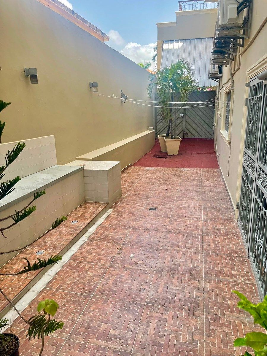 VENTA DE AVENTA DE APTO,  MILLON-PRADERAS 1ER NIVEL 5 HAB., Y PANELES SOLARES, foto 1 de 12
