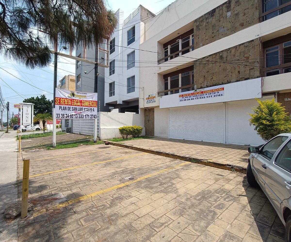 Local comercial en Plan de San Luis, foto 1 de 8