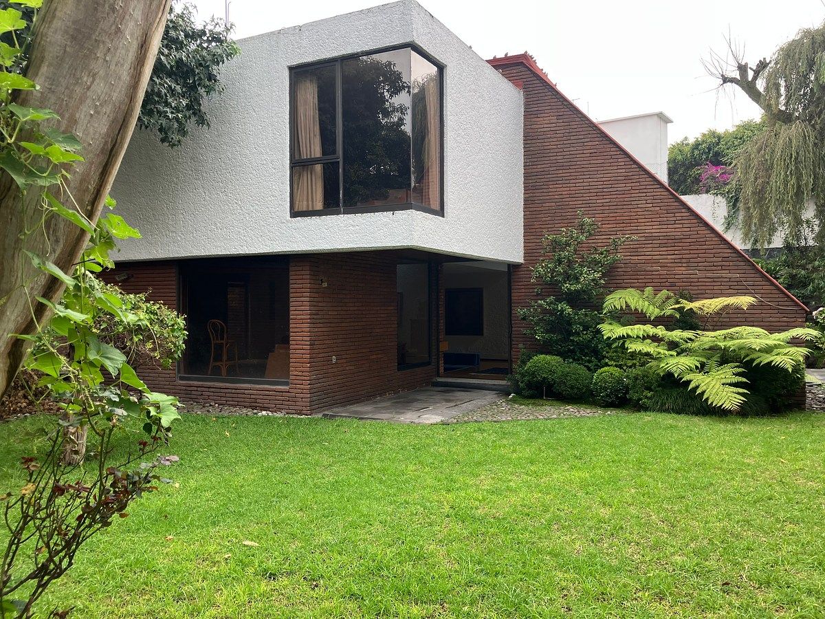 Casa en venta en calle cerrada Tecamachalco, foto 1 de 34