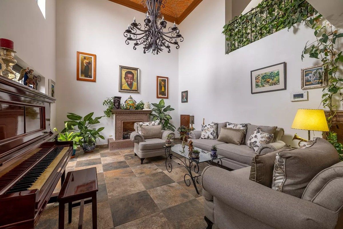 Casa en San Miguel de Allende con 4 recámaras, cochera, jacuzzi y rooftop, foto 1 de 23