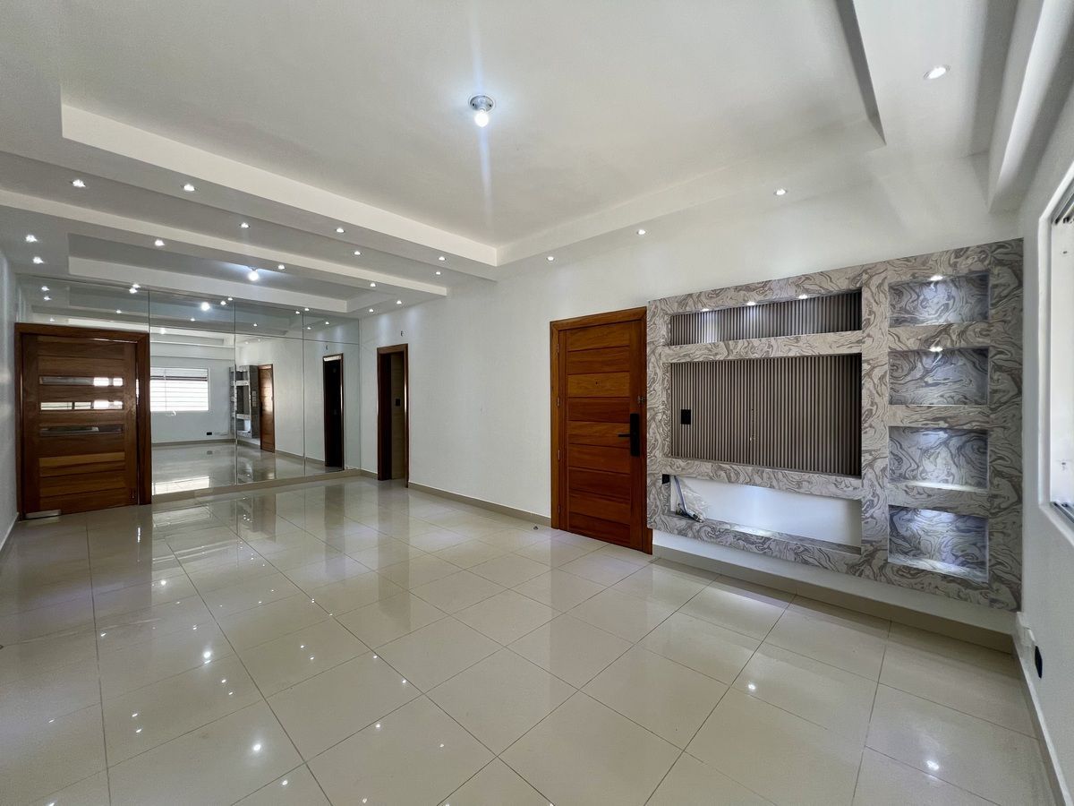 Apartamento vacío de 2 habitaciones en Paraíso con área social, foto 1 de 20