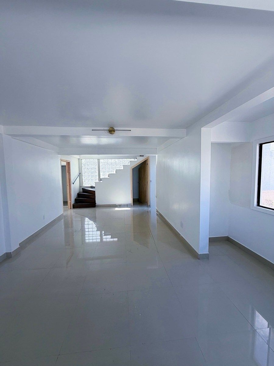 APARTAMENTO DE 2 NÍVEIS PARA ALUGUEL COM TERRAÇO | COL. REVOLUÇÃO, TIJUANA, foto 1 de 27