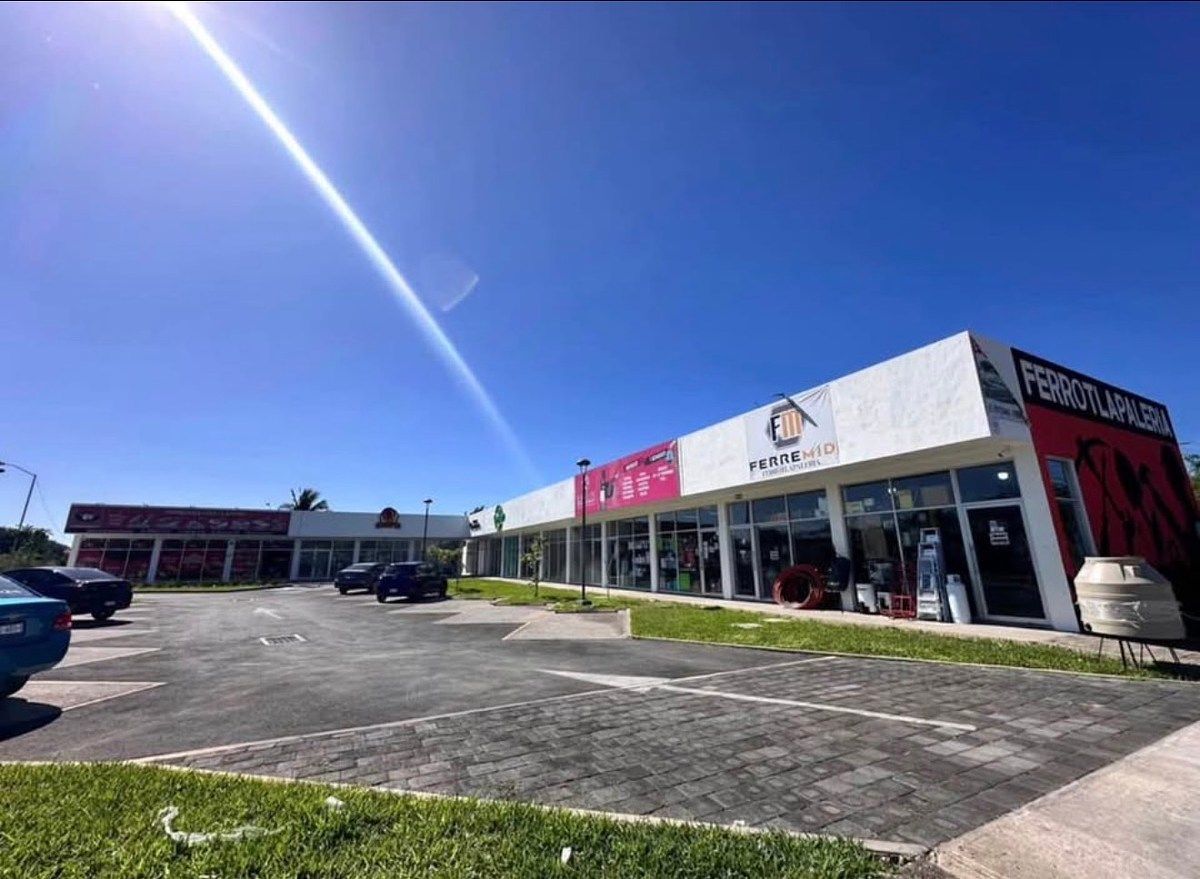 COMMERCIAL LOCAL IN PLAZA IN CAUCEL, photo 1 of 2