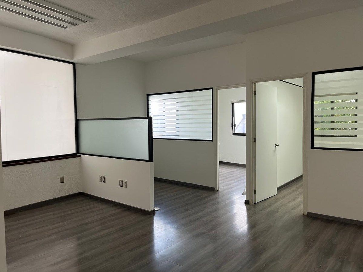 OFFICES FOR RENT PLAZA NORTE JURICA, photo 1 of 17